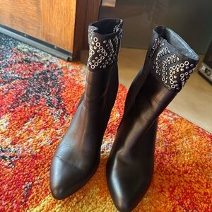 Women’s shorter boots by Adrianna Papell
Size 7.5